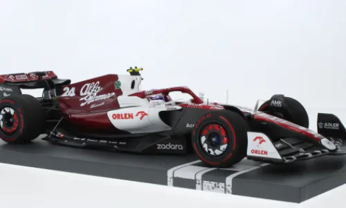 Minichamps Alfa Romeo C42, Formel 1, GP Bahrain, 2022, Alfa Romeo F1 Team Orlen, Orlen, #24, G.Zhou, 1:18, Best