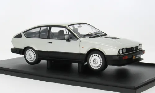 Solido Alfa Romeo GTV6, silber/schwarz, 1984, 1:18, Hot