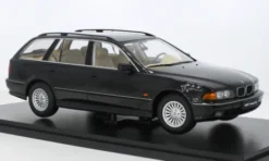 Triple 9 Collection BMW 5er (E39) Touring, schwarz, 1:18, Online
