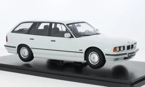Triple 9 Collection BMW 5er Touring (E34), weiss, 1996, 1:18, Sale