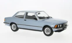 KK Scale BMW 323i (E21), hellblau, 1978, 1:18, Hot