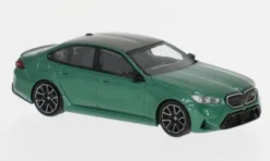 Mini GT BMW M5 (G90), grün/schwarz, 2024, 1:64, New
