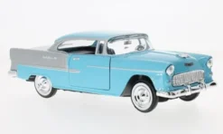 Motormax Chevrolet Bel Air, hellblau/silber, 1955, 1:24, Online