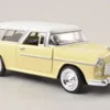 Motormax Chevrolet Bel Air Nomad, hellgelb/weiss, 1955, 1:24, Hot