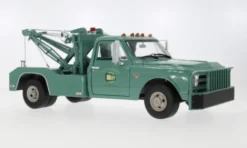 Greenlight Chevrolet C-30 Dually Wrecker, grün, 1967, Holley Speed Shop, 1:18, Hot