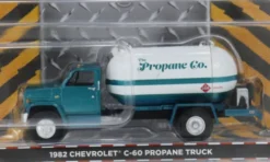 Greenlight Chevrolet C-60 Propane Truck, grün/weiss, 1982, 1:64, Discount