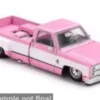 Mini GT Chevrolet Silverado Dually Vintage Spec V2, pink/weiss, 1980, 1:64, Online