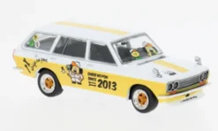 Tarmac Works Datsun Bluebird 510, weiss/gelb, Ohige No Pon, 1:64, Hot