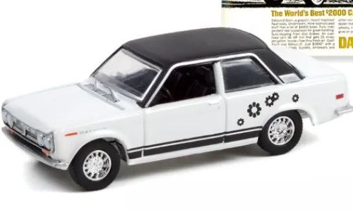 Greenlight Datsun 510, weiss/schwarz, 1969, 1:64, Online