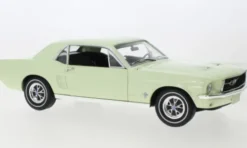 Greenlight Ford Mustang, hellgrün, 1968, 1:18, Sale