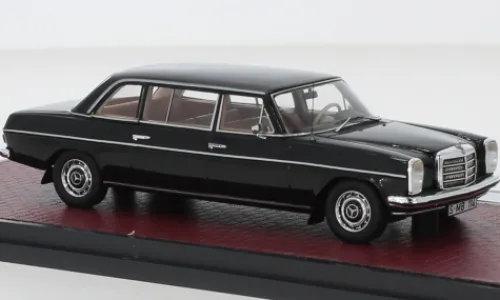 Matrix Mercedes -/8 (V114), schwarz, 1969, 1:43, Clearance