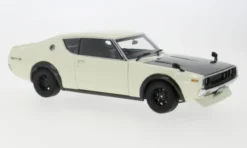 AUTOart Nissan Skyline 2000 GT-R (KPGC110), weiss/carbon, 1:18, New