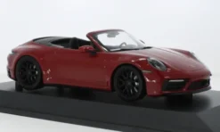 Minichamps Porsche 911 (992) Carrera 4 GTS Cabriolet, dunkelrot, 2020, 1:18, Online