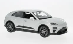 Bburago Porsche Macan Turbo, silber, 2024, 1:24,