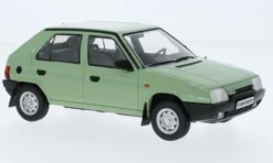 WhiteBox Skoda Favorit, hellgrün, 1987, 1:24, Discount