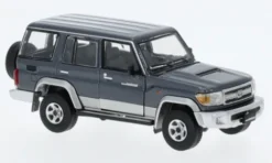 BM Creations Toyota Land Cruiser LC76, dunkelgrau/silber, 1:64, Online