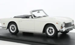 Cult Scale Models Triumph TR5 P.I., weiss, 1967, 1:18, New
