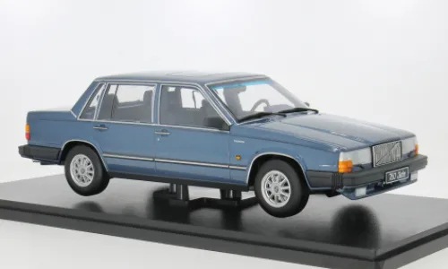 Triple 9 Collection Volvo 760, blau, 1995, 1:18, Hot