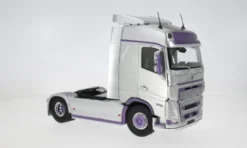 Solido Volvo FH Globetrotter XL, silber/violett, 1:24, Outlet