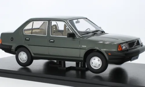 Triple 9 Collection Volvo 340, grün, 1987, 1:18, Online