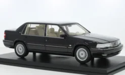 DNA Collectibles Volvo S90 Royal, violett, 1998, 1:18,