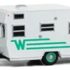 Greenlight Winnebago Travel Trailer 216, weiss/grün, 1965, 1:64, Outlet
